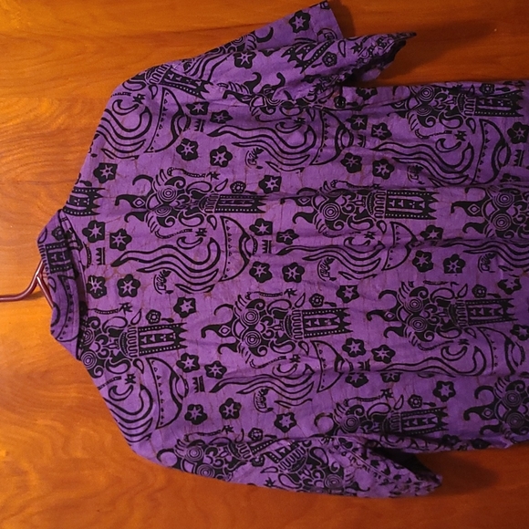 Really Cool button down shirt - Picture 4 of 4